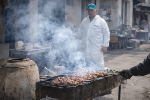 Toshkentda ochiq olovda taom tayyorlaydigan shoxobchalar faoliyati qatʼiy nazoratga olinmoqda