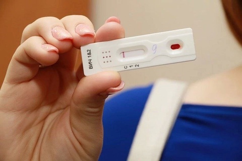 Aeroport va vokzalda chet eldan qaytganlar uchun OIV ekspress-test avtomatlari oʻrnatiladi