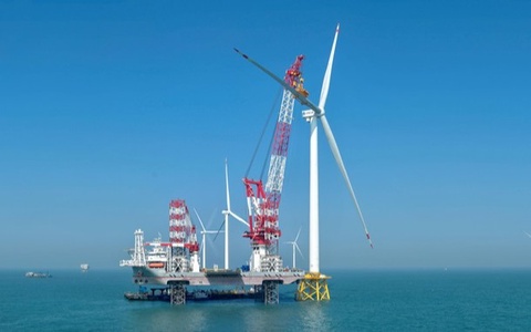 Китай установил крупнейшую в мире морскую ветровую турбину