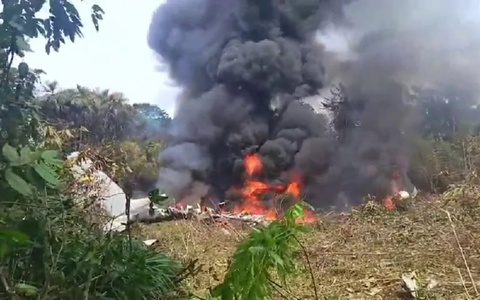 Число погибших при крушении самолета ВВС Колумбии достигло 66