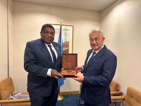 Мартин Чунгонгга “Инсон ҳуқуқлари ҳимояси учун” кўкрак нишони Женевада топширилди