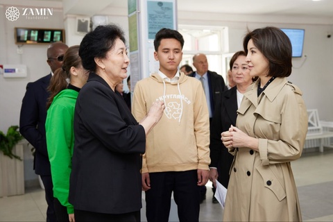 Ziroat Mirziyoyeva Nukus shahridagi 1-sonli umumtaʼlim maktabi va 4-sonli ixtisoslashtirilgan maktab-internatiga tashrif buyurdi