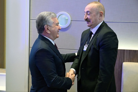 Давосда Ўзбекистон, Озарбайжон ва Венгрия етакчиларининг учрашуви бўлиб ўтди