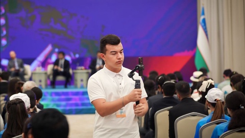 Хорезмдік 11-сынып оқушысы фрилансерліктен  500 доллардан астам табыс табуда