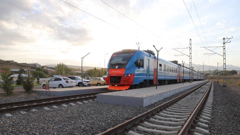 Между Паркентом и Ташкентом начал курсировать новый электропоезд