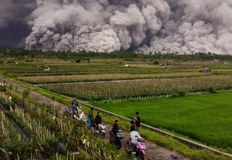 Indoneziyada 170 nafar alpinist Semeru vulqoni yaqinidan evakuatsiya qilindi