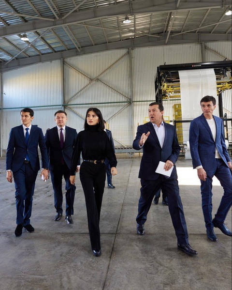 Саида Мирзиёева посетила завод «Karakalpak BasaltWool» в Каракалпакстане