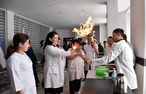 Ochiq eshiklar kunida laboratoriya sirlari ochildi