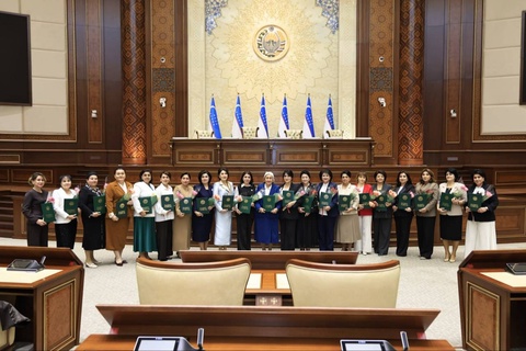 Группа женщин, осуществляющих деятельность в системе высшего образования, награждена Почетной грамотой Председателя Сената Олий Мажлиса