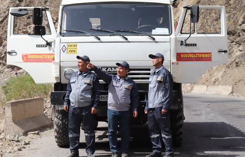 Сурхондарёда аҳолига газ етказишда қайиқлардан ҳам фойдаланилмоқда