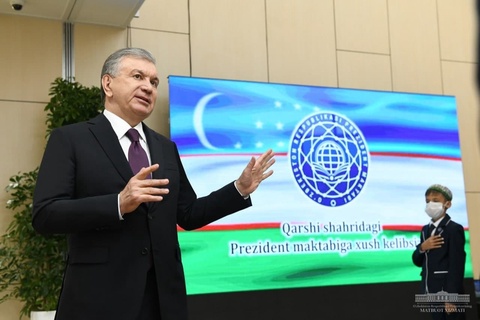 Шавкат Мирзияев Қаршы қаласындағы Президент мектебінде болды