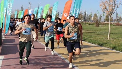 В парке Yangi Oʻzbekiston прошел финал студенческих забегов Talaba Yugur