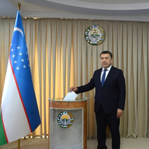 Президентликка номзод Нарзулло Обломуродов сайловда овоз берди