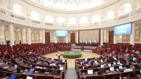 Нызамшылық палатасында пуқаралардың мәплерин қорғаўға қаратылған тийкарғы мәселелер додаланды