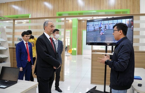 Bahrom Abduhalimov Raqamli texnologiyalar markazida boʻldi