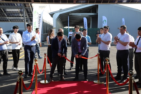 Yangi Toshkentda elektromobillarni tezkor zaryadlash stansiyasi ishga tushirildi