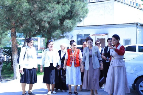 Делегация Чимбайского района Республики Каракалпакстан посетила Навоийскую область