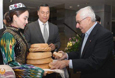 Президенти Федератсияи байналхалқии волейбол ба Ӯзбекистон омад