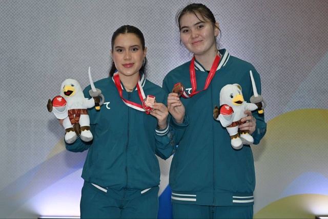 Өзбекстанлы қылышпаз спортшылар Азия чемпионатында бронза медалын қолға киргизди