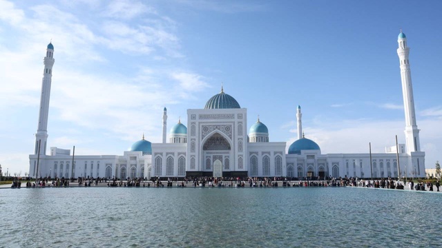 Самарқандтағы Имам Бухарий комплекси жаңаланып, зыяратшылар ҳәм туристлердиң дыққат орайына айланбақта