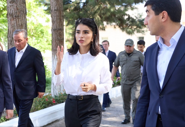 Saida Mirziyoyeva Andijon viloyatida zudlik bilan e’tibor qaratilib, yangilanishi talab etilayotgan bir nechta obyektda bo‘ldi