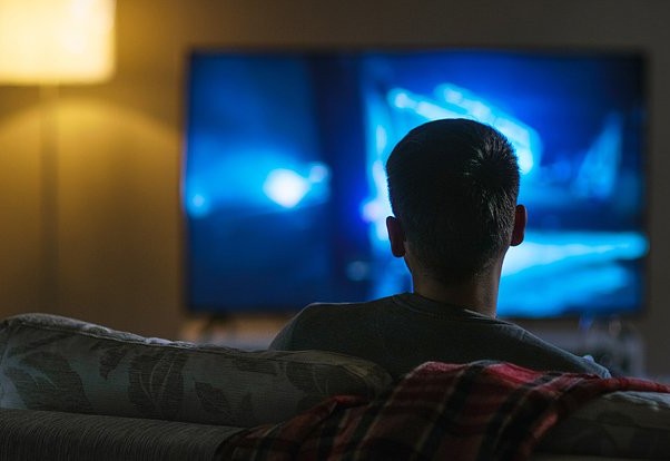 Televizorni yoqib uxlash qanchalik xatarli?