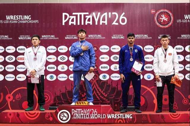 Паҳлавонони навраси гӯштии юнониву румии Ӯзбекистон чемпионати Осиё миёни ҷавонони то 20-соларо бомуваффақият оғоз карданд