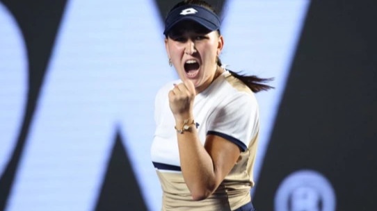 Camilla Rakhimova defeated Romanian Jacqueline Christian in the first round of the Roland Garros