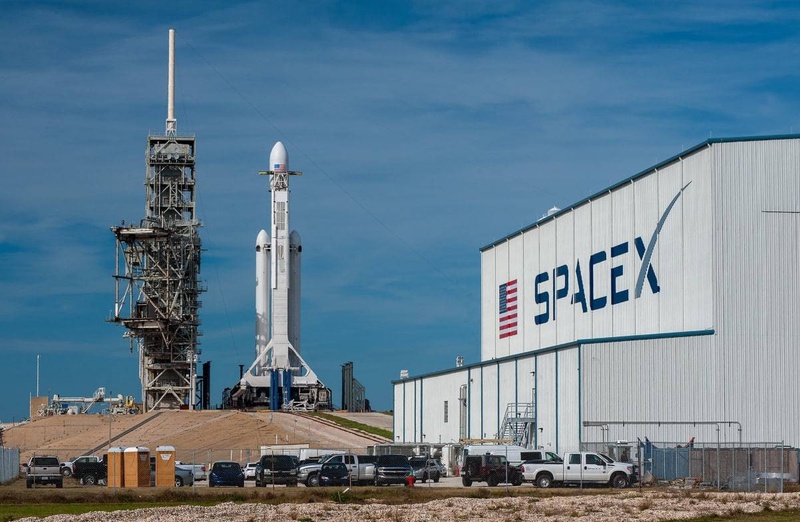 SpaceX has opened reservations for flights to the Moon and Mars